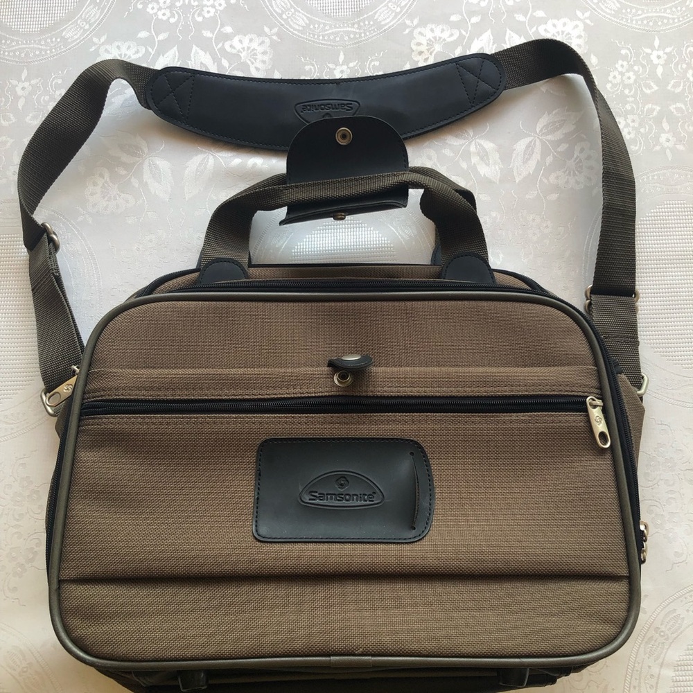 Samsonite Tan/Black Medium Duffel Carry-On All Travel Bag  Messenger/GYM Tote